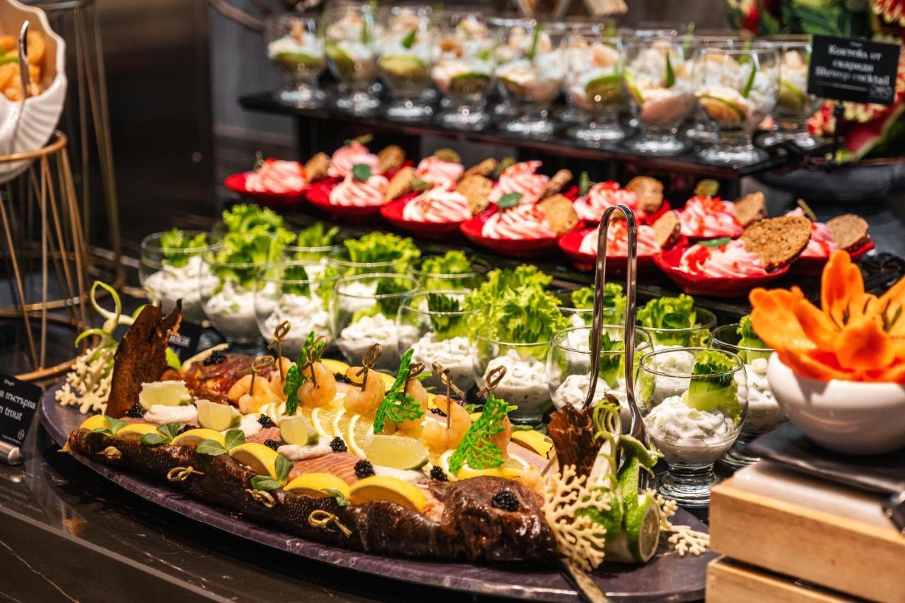 Voya Beach Resort Sveti Vlas Buitenkant foto A salad bar